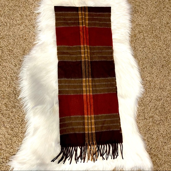 100% Wool Scarf by Jeffery Banks - Picture 1 of 4